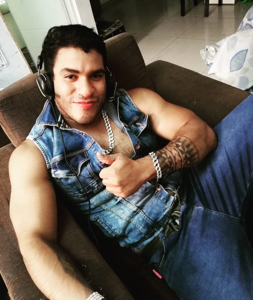Escort certificada en Lima - Caballero muy varonil deportista